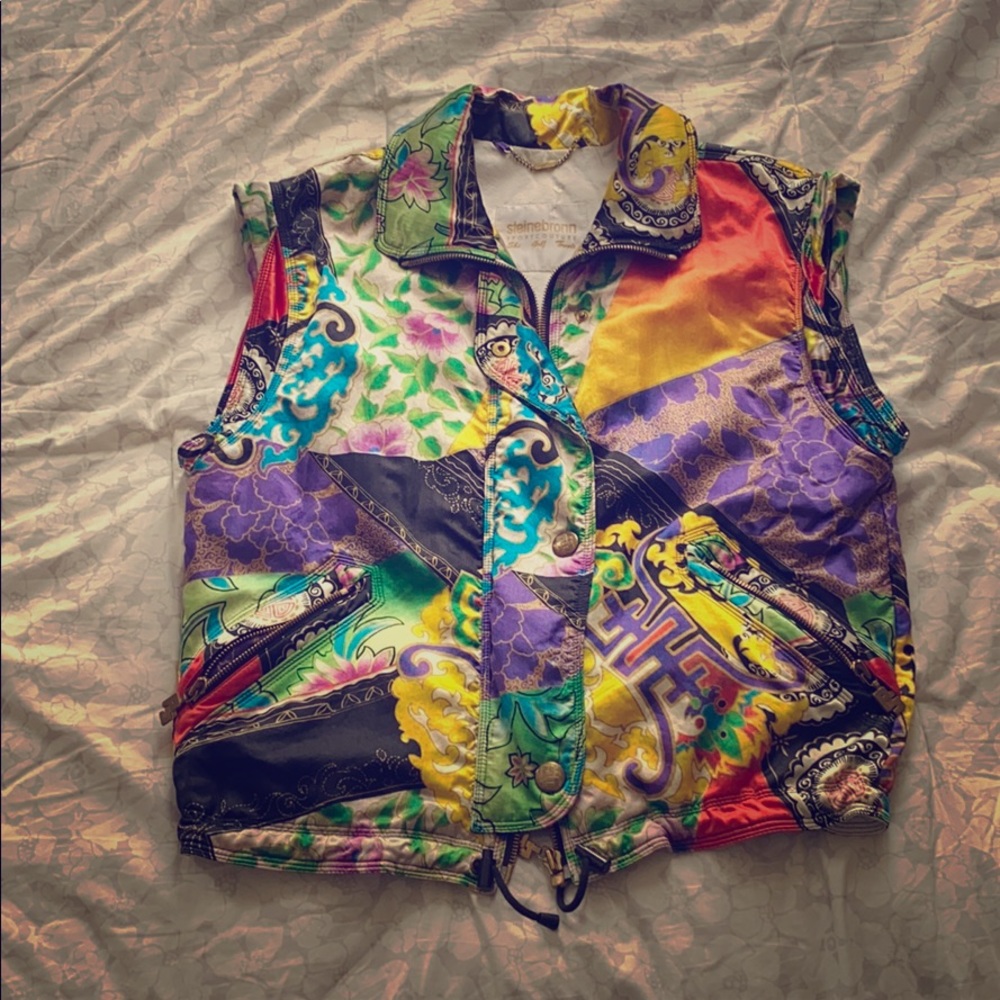 A Steinebronn abstract patterned sports ski vest